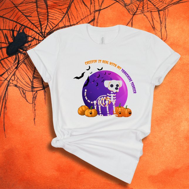 Beängstigend Yorkshire Terrier Halloween Full Moon T-Shirt (Spooky Halloween t-shirt with a dog skeleton, full moon, pumpkins, bats, and your favorite dog breed)
