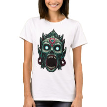 Beängstigende antike Maske mit spöttischen Ausdrüc