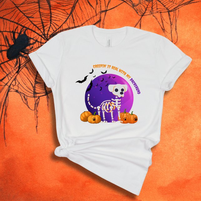 Beängstigende Dackel Halloween Vollmond T - Shirt (Spooky Halloween t-shirt with a dog skeleton, full moon, pumpkins, bats, and your favorite dog breed)