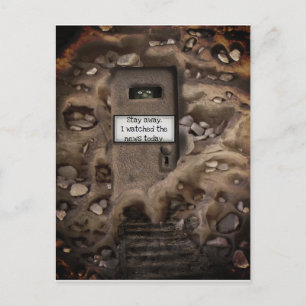 Beängstigende Nachrichten im Fernsehen Postkarte