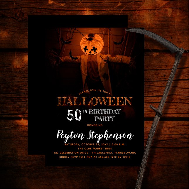 Beängstigende Pumpkin Halloween 50. Geburtstagspar Einladung (Creepy barn scene pumpkin scarecrow adult Halloween 50th Birthday Party Invitation)