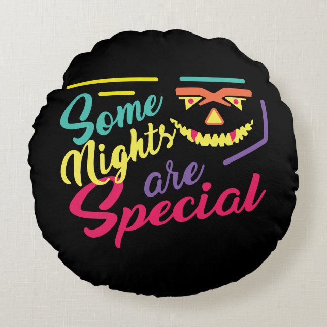 Beängstigender Gesichtsspass in glänzender Halbzei Rundes Kissen (Vorderseite)