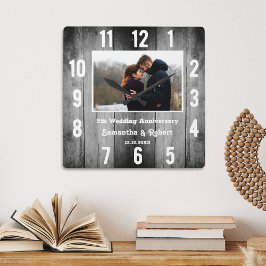 Beängstigendes 5-jähriges Foto Quadratische Wanduhr