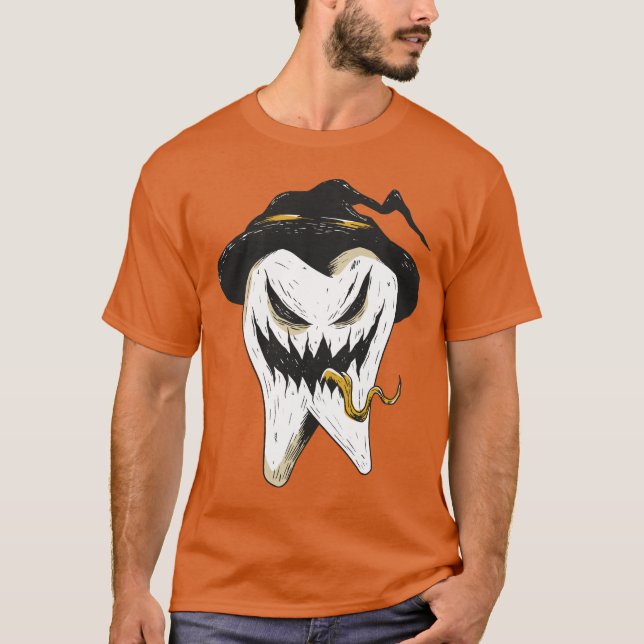 Beängstigendes Ghoulish-Zelt in Hexenhutenhut Hall T-Shirt (Vorderseite)