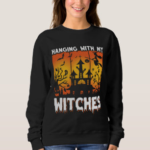 Beängstigendes Halloween-Design mit Hexenbesenfled Sweatshirt
