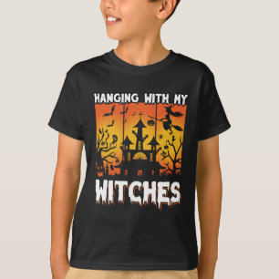 Beängstigendes Halloween-Design mit Hexenbesenfled T-Shirt