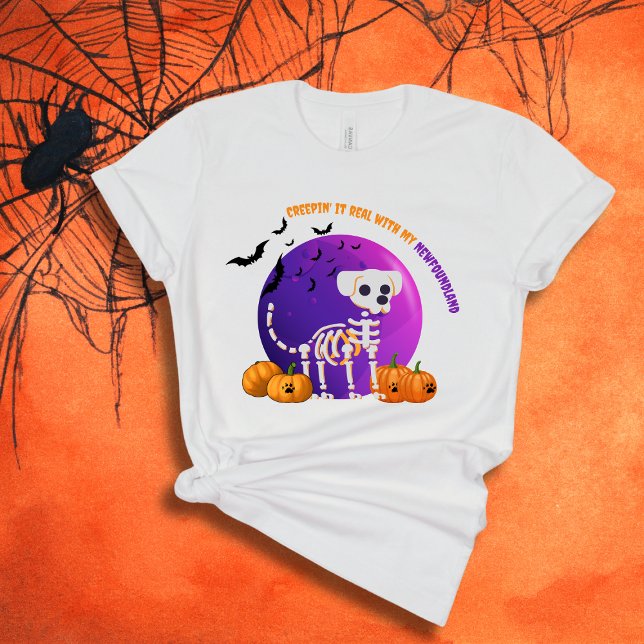 Beängstigendes Neufundland Halloween Full Moon T - T-Shirt (Spooky Halloween t-shirt with a dog skeleton, full moon, pumpkins, bats, and your favorite dog breed)