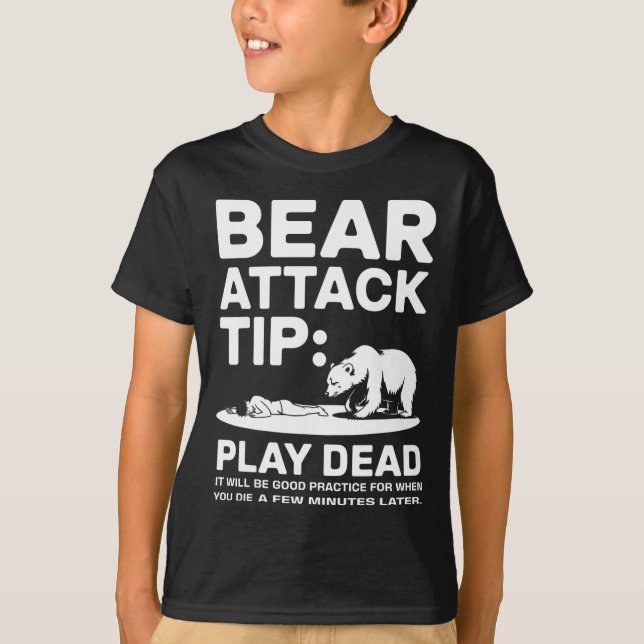 Bear Attack Tip Play Dead Funny Camping Hiking Des T-Shirt (Vorderseite)