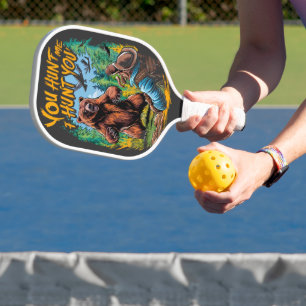 Bear-Begegnung im Wald Funny Bear Jagen Pickleball Schläger