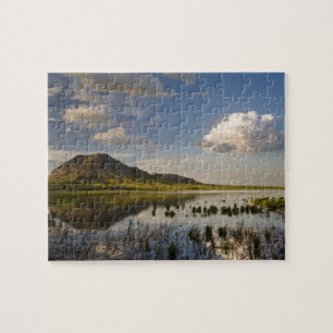 Bear Butte spiegelt sich in Bear Butte Lake in der Puzzle