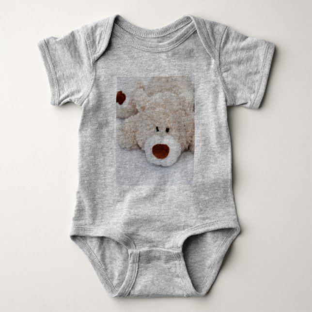BEAR HUGS BABY STRAMPLER (Vorderseite)