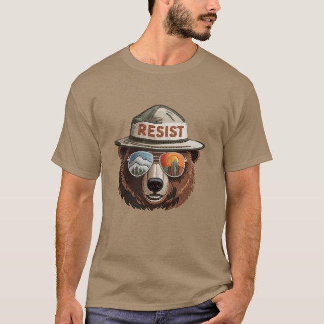 Bear Resist Protect Our National Parks Save the en T-Shirt (Vorderseite)