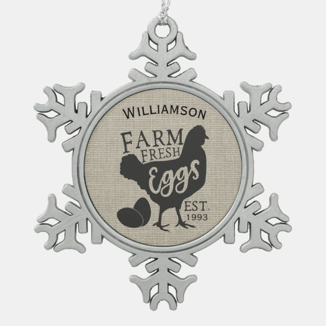 Bearbeitbare Farmhausreihen Familieneier Schneeflocken Zinn-Ornament (Vorderseite)