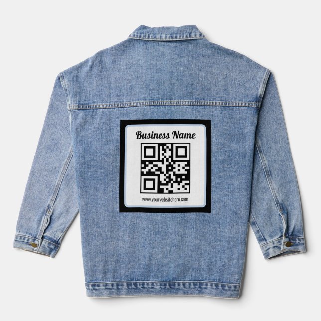 Bearbeitbarer QR-Code & Text mit hellblauem Rand Jeansjacke (Rückseite)