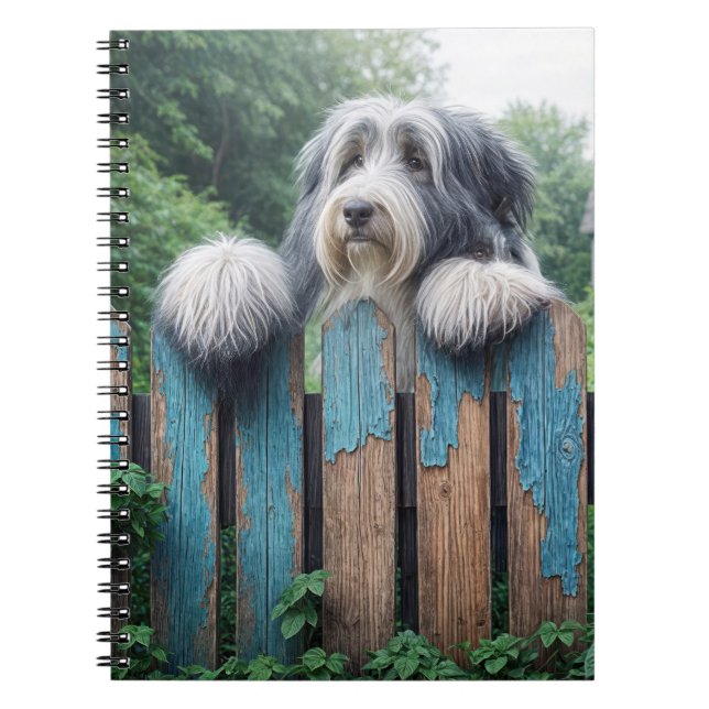 Bearded Collie Pinkeln über den alten Zaun Notizblock (Vorderseite)