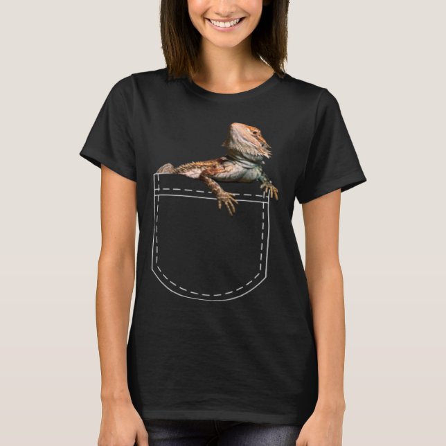 Bearded Dragon In Breast Pocket Reptile  Agame Liz T-Shirt (Vorderseite)