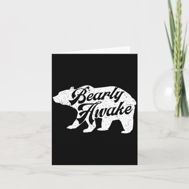 Bearly Awake Bear. Funny Bear Christmas Pajamas Gi Karte (Vorderseite)