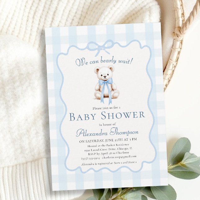 Bearly Wait Teddy Bow Blue Gingham Baby Shower Einladung (bearly wait baby shower invitation traditional classic nursery decor blue gingham teddy bear bow)