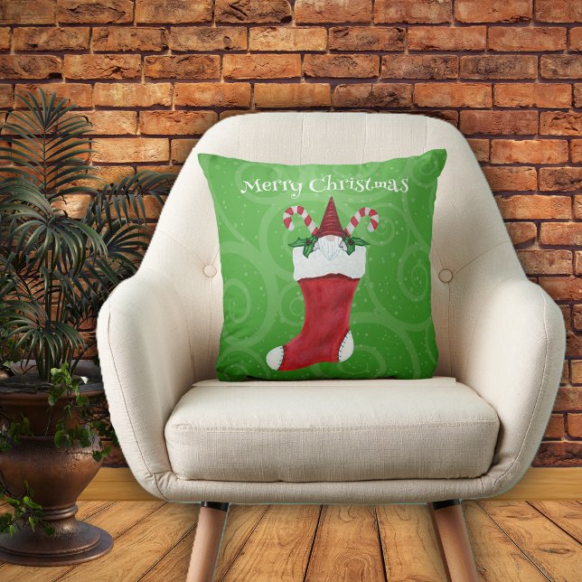 Bearted Gnome in Weihnachten Strumpf Grüne Wirbel Kissen (Little gnome with white beard in red Christmas Stocking candy canes green swirled throw pillow.)