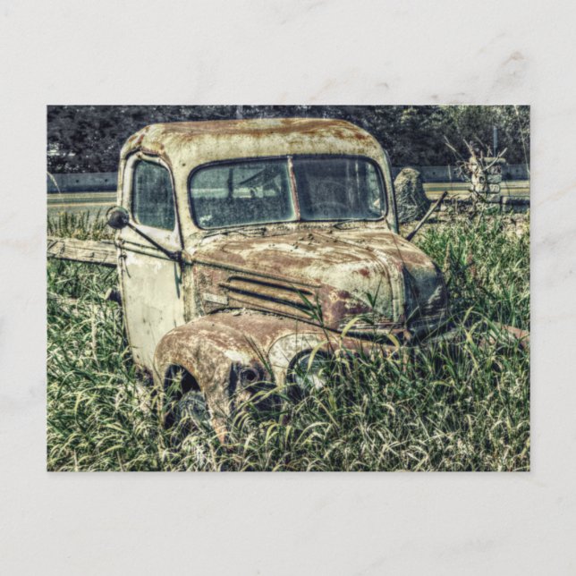 Beater Vintager antiker LKW auf dem Bauernhof Postkarte (Vorderseite)