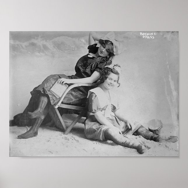 Beauties Baden - Strandkleid aus der Jahrhundertwe Poster (Vorne)