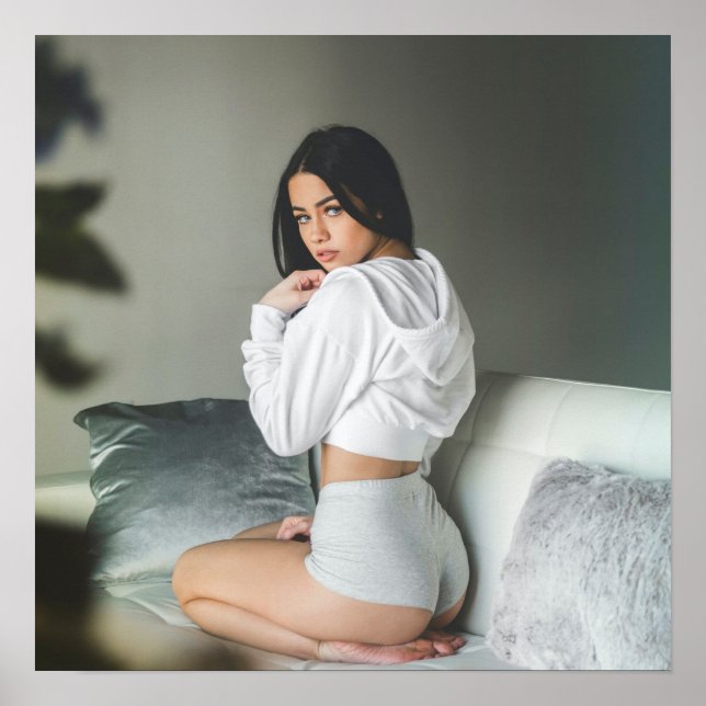 Beautiful Babe in Tight Shorts Foto Poster (Vorne)