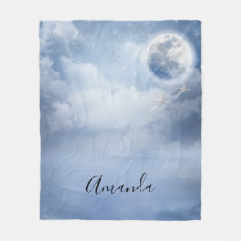 Beautiful Blue Sky mit Flying Swans Fleecedecke