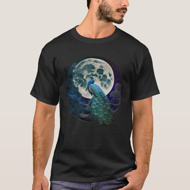 beautiful Majestic Peacock in the moonlight T-Shirt (Vorderseite)