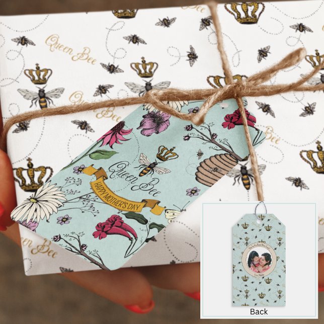 Beautiful Mütter Day Queen Bee, Blume & Foto Geschenkanhänger (Beautiful Hand-drawn Queen Bee, Gold Crown & Flowers
Front: Custom Text
Back: Custom Photo & Message)