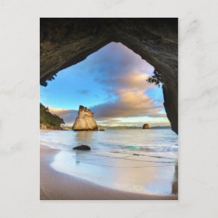 Beautiful Ocean Rock Arch Formation on Beach Postkarte
