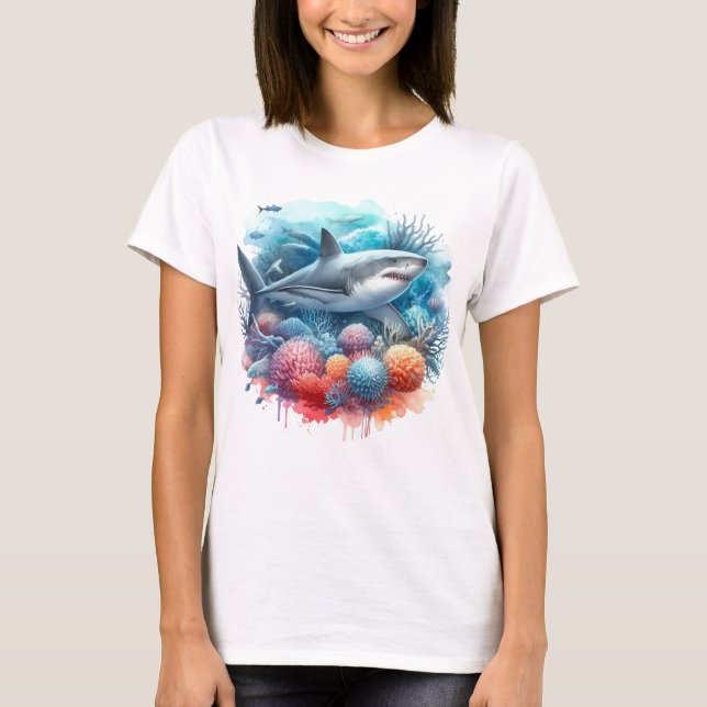 BEAUTIFUL SHARK IN OCEAN WITH FISH AND CORAL  T-Shirt (Vorderseite)