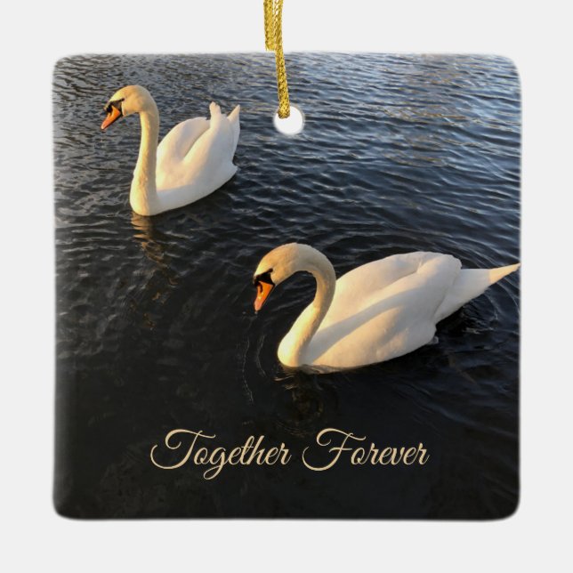Beautiful swans Anniversary Keramikornament (Vorderseite)