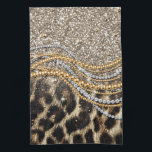 Beautiful Trendy Leopard Imitate Animal Print Handtuch<br><div class="desc">Dieses Design zeichnet sich durch einen schönen und trendigen Leopardendruck mit Glitzer-Akzenten aus. Das Imitat Pelztierprint ist in den Farbtönen Gelb, Weiß, Grau, Braun, Schwarz und Creme erhältlich. Das Bild ist modern und modern, mit stilvollen und künstlerischen Elementen, die sicher gefallen werden. Es ist perfekt für diejenigen, die Liebe von...</div>