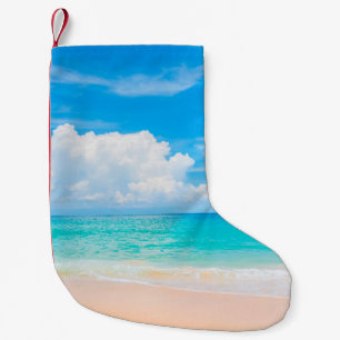 Beautiful tropical beach with blue sky and white c kleiner weihnachtsstrumpf