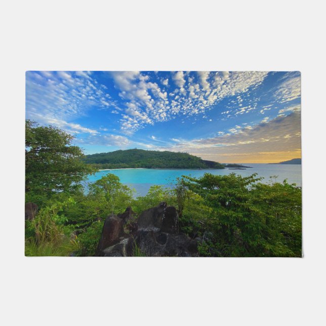 Beautiful View Scenic Tropical Seychelles Island Fußmatte (Vorderseite)