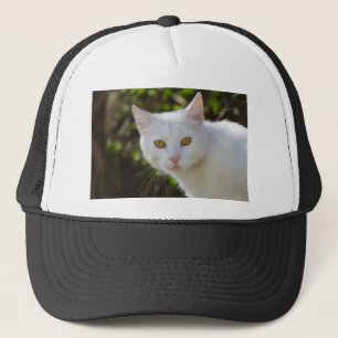 Beautiful White Cat Truckerkappe
