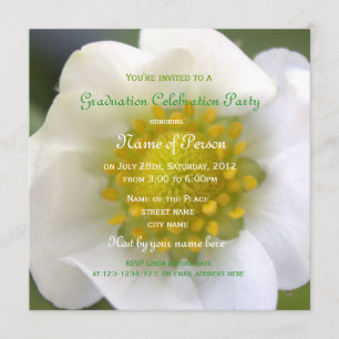 Beautiful white Erdbeere Blume Graduation Party Einladung