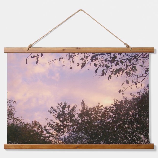 Beauty of the Dusk Wood Topped Wall Tapestry Wandteppich Mit Holzrahmen (Vorne)