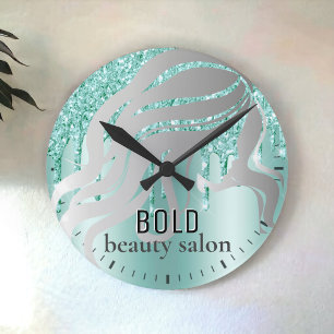 Beauty Salon Name Silver + Aqua Blue Glitter Drips Runde Wanduhr