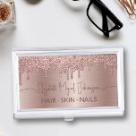 Beauty Salon Rose Gold Brushed Metal Glitzer Tropf Visitenkarten Dose<br><div class="desc">Steigern Sie Ihr Beauty-Business mit unserer Beauty Salon Rose Gold Brushed Metal Glitzer Tropfen Business Card Case! Fügen Sie eine Touch von Eleganz und Glamour mit goldenen Rose Glitzer-Tropfen auf einem gebürsteten Metall-Hintergrund, die das Wesen Ihrer Dienstleistungen zu erfassen. Personalisieren Sie es mit Ihrem Namen, um eine Aussage zu machen,...</div>