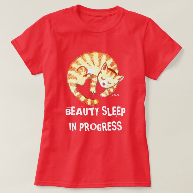 "Beauty Sleep in Progress" Funny Cat Zitat T-Shirt (Design vorne)