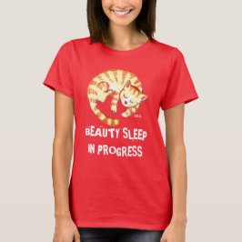 "Beauty Sleep in Progress" Funny Cat Zitat T-Shirt
