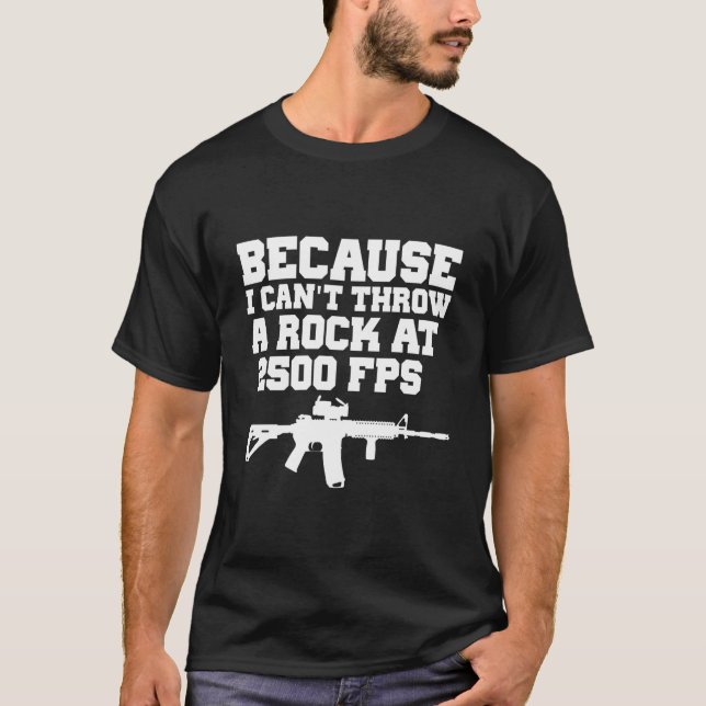 Because I Can'T Throw A Rock At 2500 Fps Ar15 Gun T-Shirt (Vorderseite)