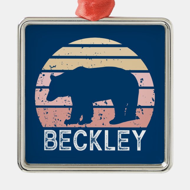 Beckley West Virginia Retro Bear Ornament Aus Metall (Vorne)