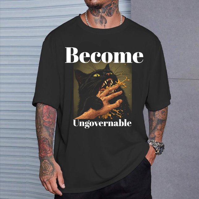 "Become Ungovernable" Funny Black Cat Biting Hand T-Shirt (Von Creator hochgeladen)