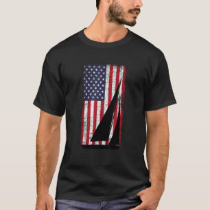 Bedrängte amerikanische Flagge Segeln T-Shirt