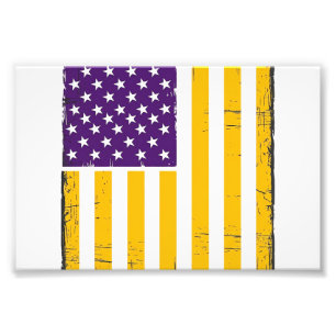 Bedrängte lila und goldene amerikanische Flagge Ve Fotodruck