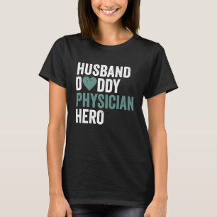 Bedrückter Arzt Ehemann Daddy Arzt Heldin T-Shirt