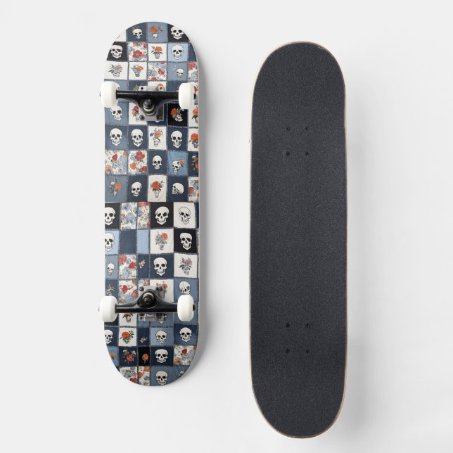 Bedrückter Denim Patchwork Skulls Floral Skateboard (Vorderseite)