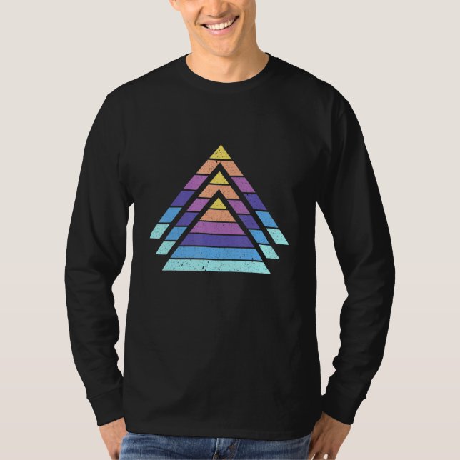 Bedrücktes Retro-Sunset-Pyramiden ägyptisches Desi T-Shirt (Vorderseite)